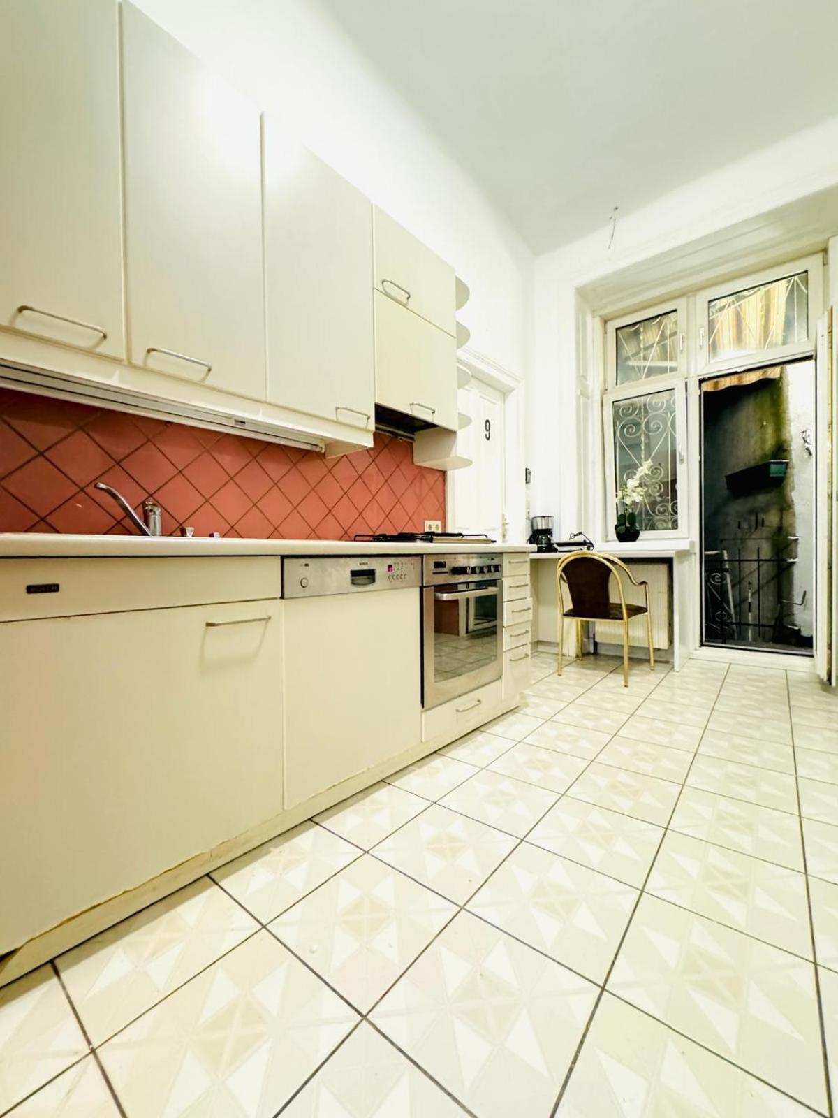 9br For 18p, 12min Walk To Augarten Apartment Wien